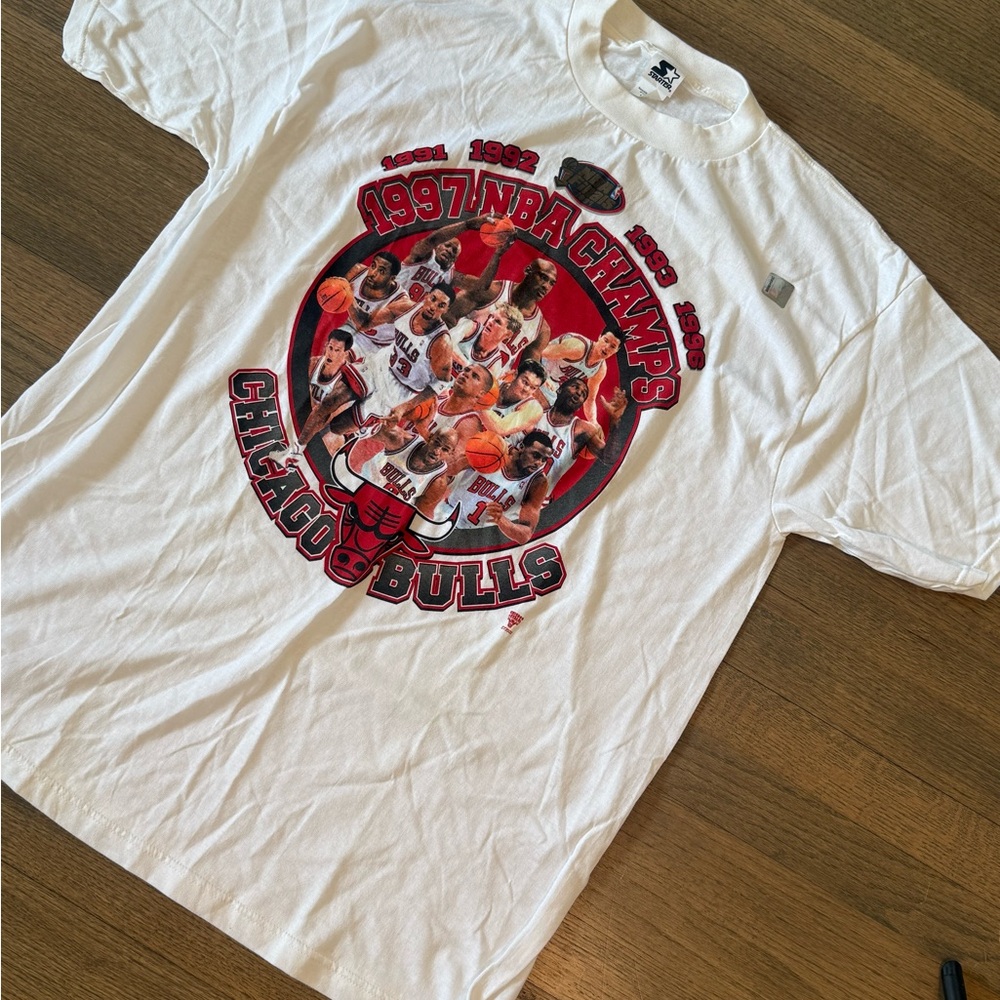NEW! Chicago Bulls 1997 NBA Champs Graphic Tee Size Large